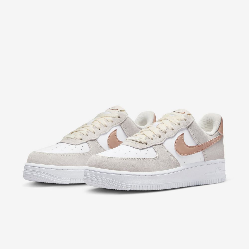 Кросівки Nike Air Force 1 07 FQ7779-100