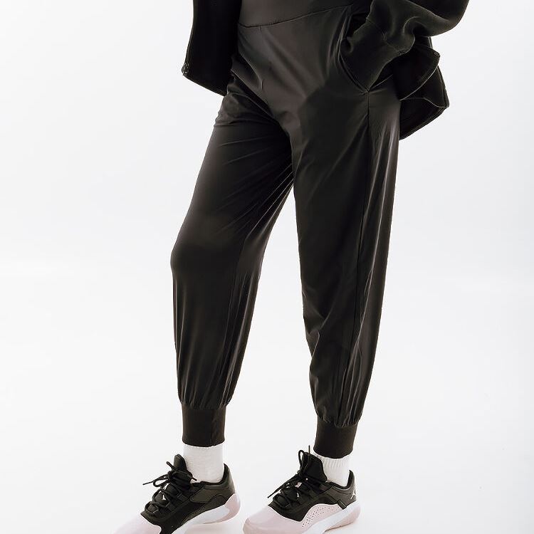 Штани Nike 7/8 Jogger DV9453-010
