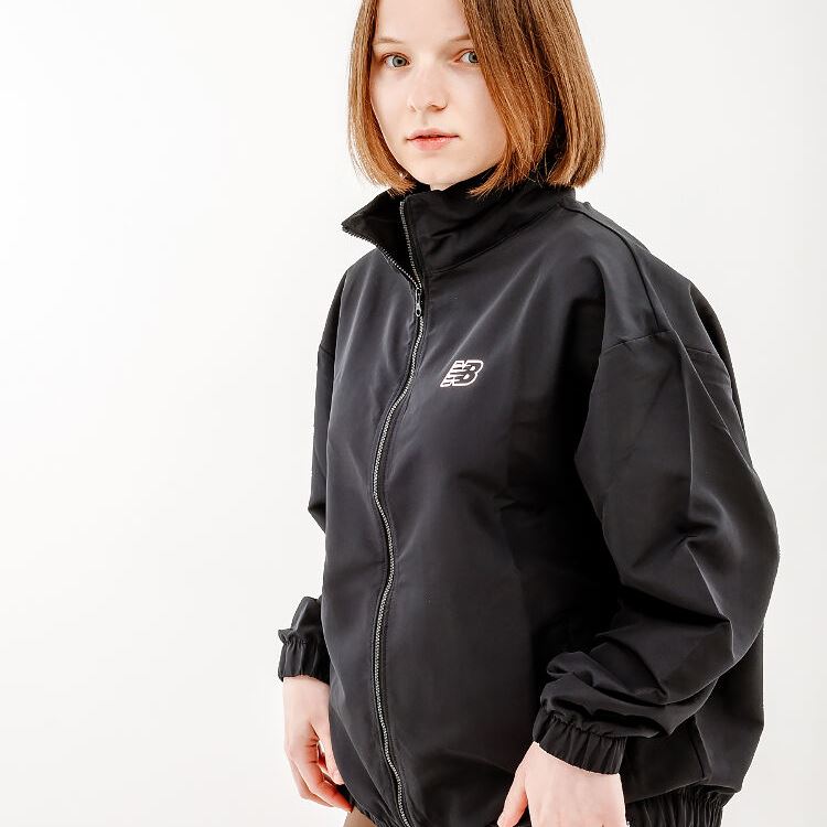 Куртка New Balanc Sport Woven WJ33501BK